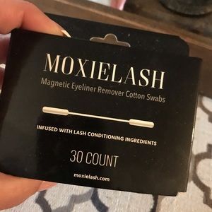 Moxie Lash lash cleaning products